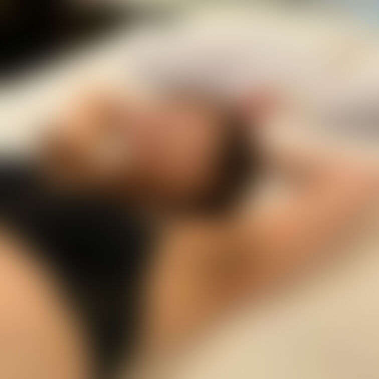 20歳の女子大生。3週間放置でこのくらいの脇毛。学校終わりに撮影した脇。