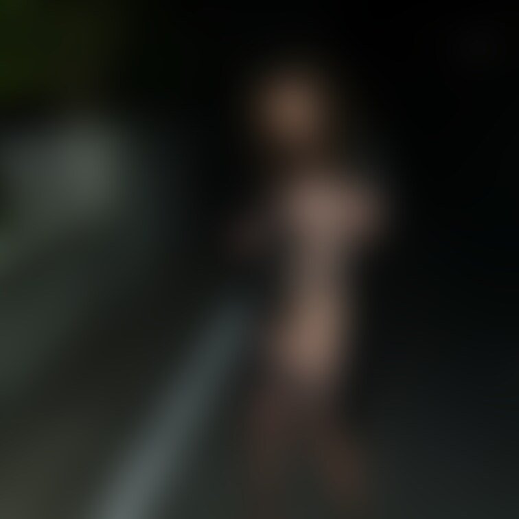 今週のハハは、家の近所をエッチな格好でセフレに連れ回されてる時の💦💦💦
見たい方はハハのオンリーファンの専用アカウント