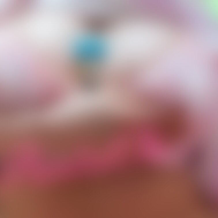 ぐっ‥‥‥グワッス💦💦

挟まれクワッス🩷（笑）
ブラはラブランの可愛いやつだよ〜🩷
パジャマはキキララ🩷
