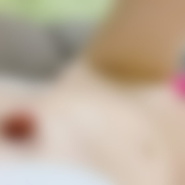 全裸でバイブ遊び( *´﹀`* )
奥まで挿れてももうちょっと足りないの…