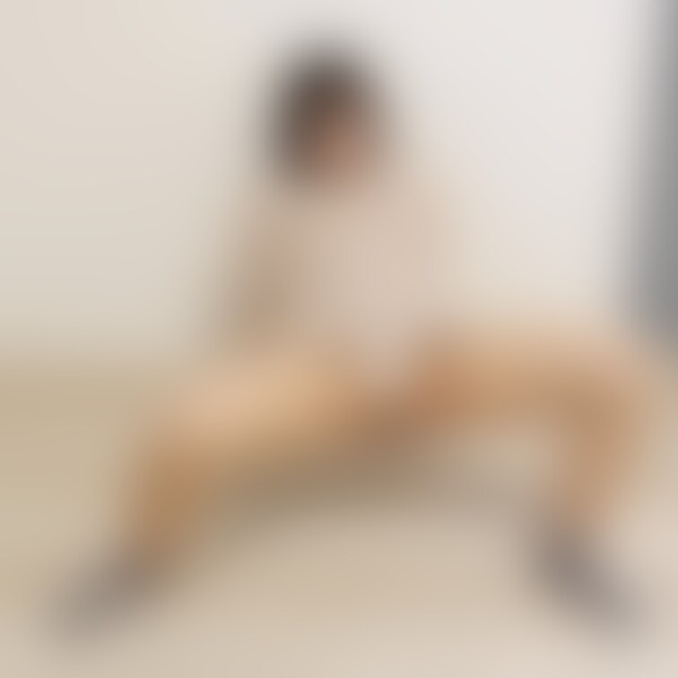 予告画像です。着衣のままりんにマン文字させました。動画公開をお楽しみに。

セクシーアイドル虎の穴・りん編（顔出し）