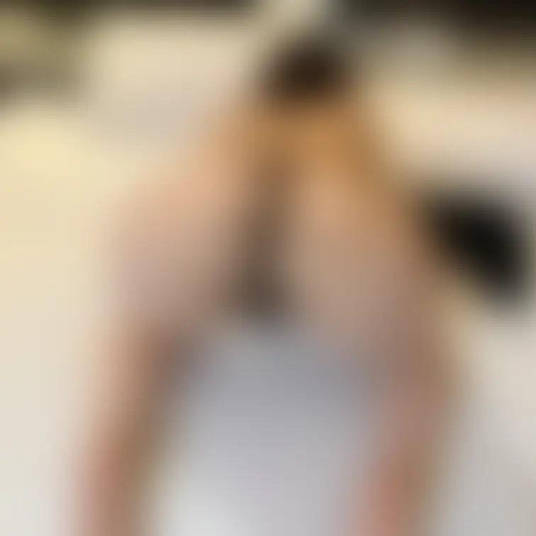 21歳の可愛い女の子。童顔なのに剛毛！
シャワー前の蒸れ蒸れアナル臭攻撃。
