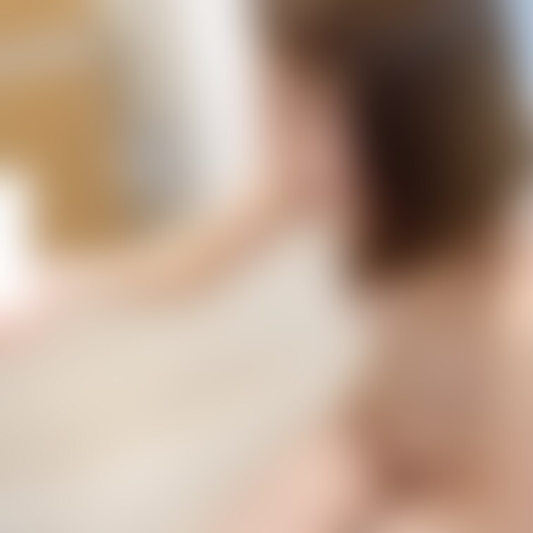 予告画像です。りりの手がパーティー参加男性の股間に伸びて。動画公開をお楽しみに。

ヌーディストりりall（顔出し）