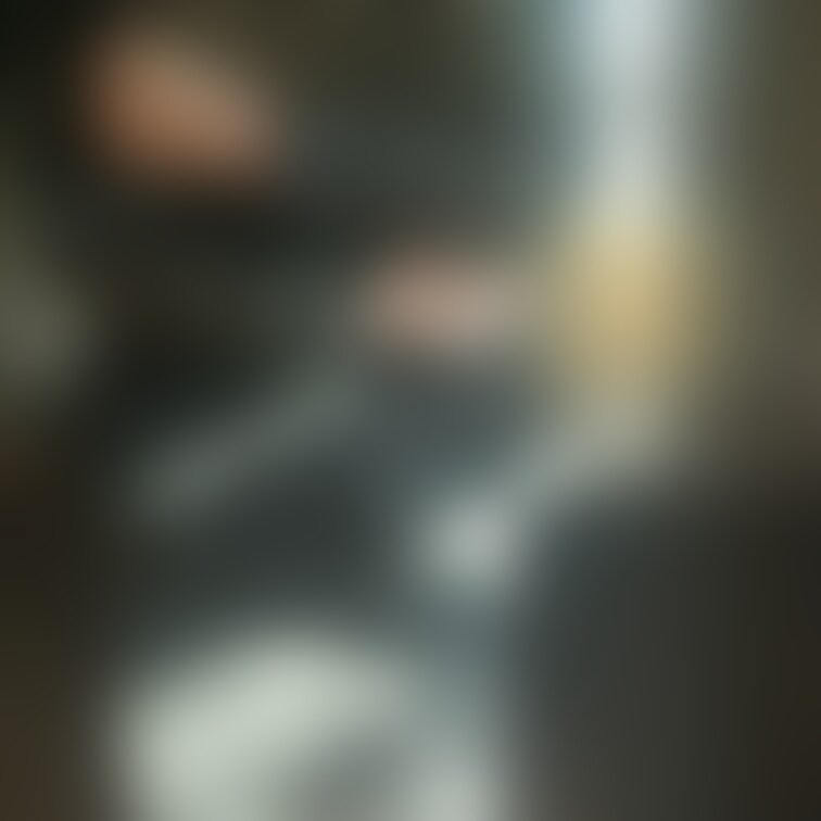 👨🏻‍🦳「君、そんなもの脱ぎなさい」
私「🥰」

途中の脱衣も見たい？