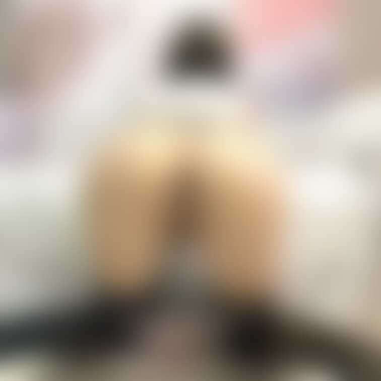 ピストン中はお尻に白濁汁が溜まってました。