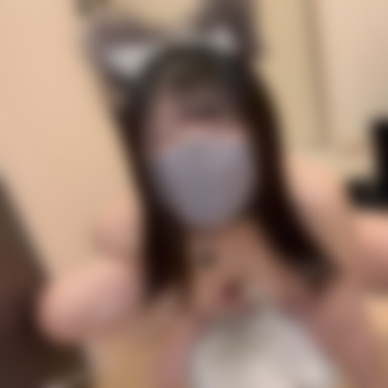 玄関前で猫耳尻尾付けて犬みたいな体制でおしっこオナニー♡
↑こちらの高画質フルバージョンになります🐈💓