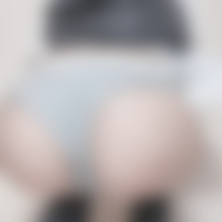 私のお尻🍑カルバンクラインのパンツがくい込んでる〜///