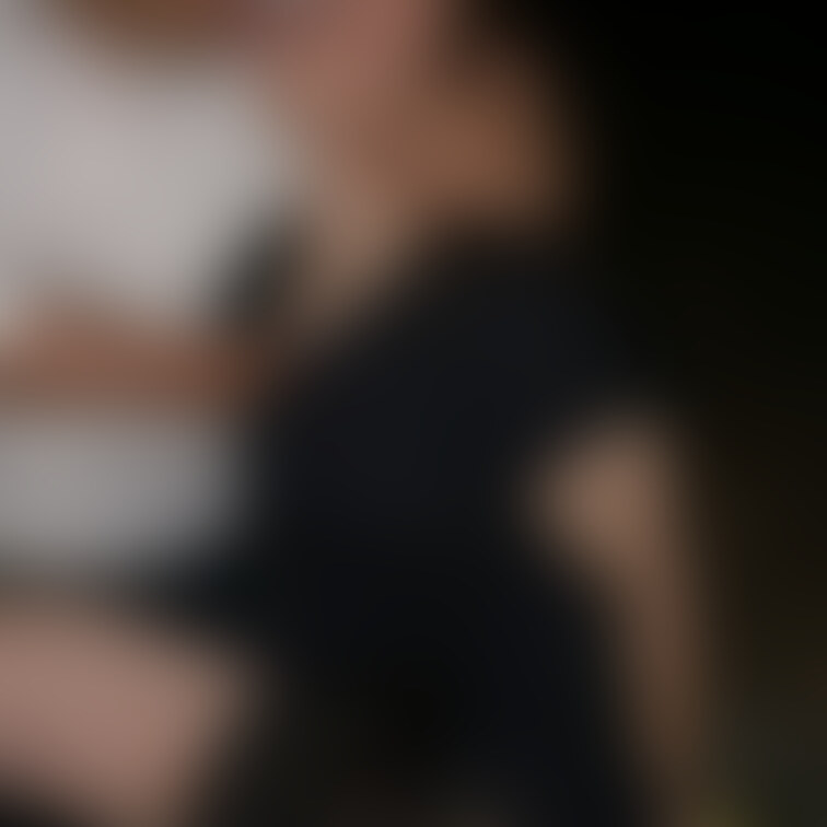 弄られながら唾液交換です。
#唾液
#人妻
#NTR
#寝取られ
#SEX
#3P
#他人棒
#フェラ