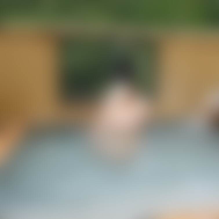 みずきさん。岡山混浴オフの時の一枚です。他の参加者の前で気持ちよさそうに全裸入浴してます。混浴オフ会の詳細はX「関西混浴