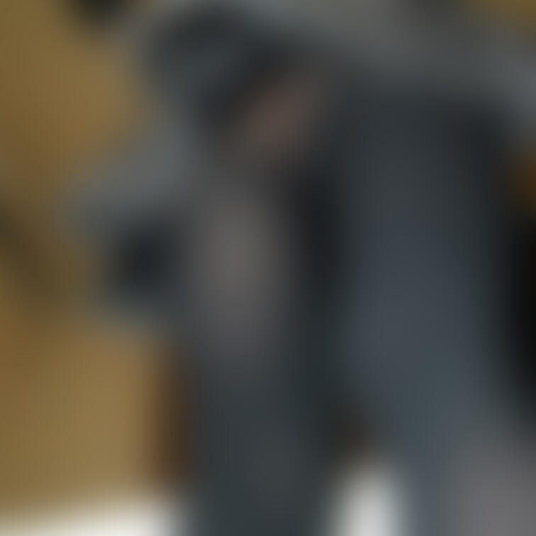 ツィードワンピースに黒タイツ+Tバックスタイルのスレンダーお嬢さん♪
スカート捲って自慢のむっちり桃尻を魅せつけ誘惑!