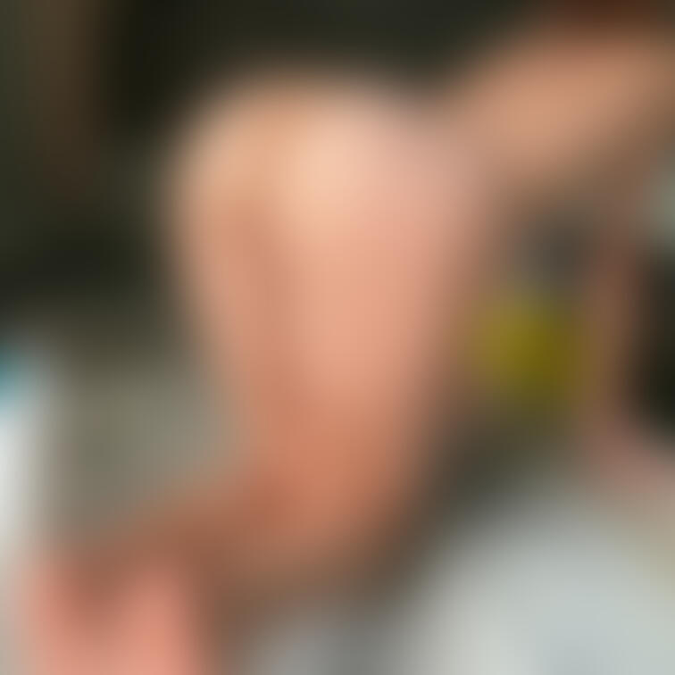 場所は分かっても言わないで下さいね💕
四つん這いです😍

みなさん　良い盆休みを😊
来週のスケジュールは月水金を