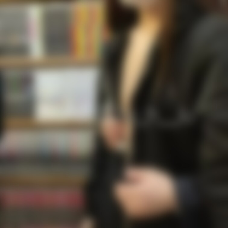 スーツの男性2人に囲まれるの、見た目がえっちで良かったな…🤤