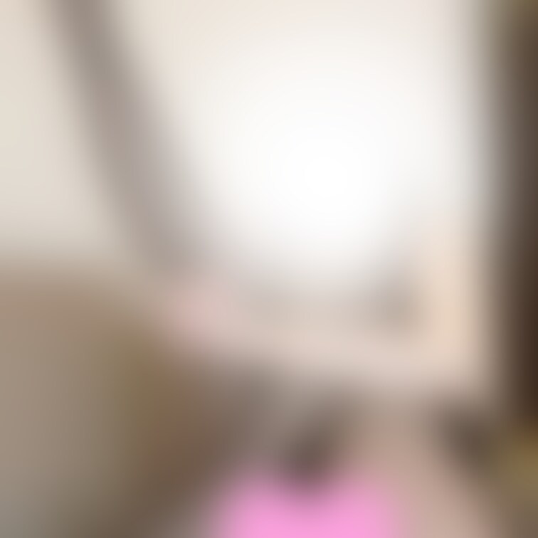 隠さないといけないところが多くてスタンプだらけになってしまいました💦

1枚目は脚を魅せようとして無理なポーズになっ