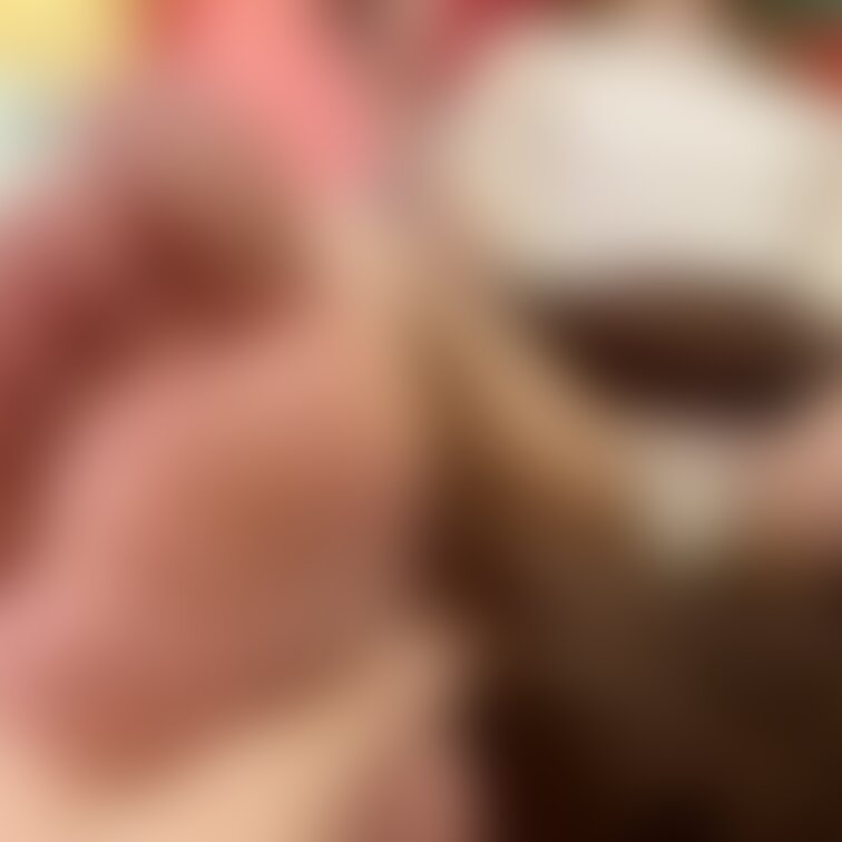 【あ】足の匂いチェックとお股チェック。しっとりしてて裏側汚れてそうな予感。