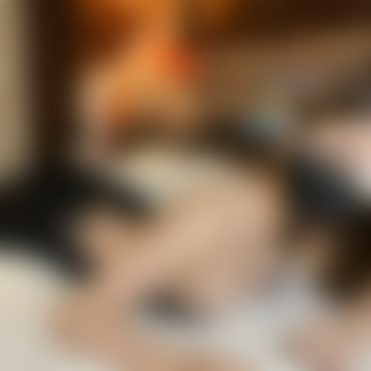 裸オーバーオール🤍
肩紐あと1個外れたら
おっぱい見れるのにね(´∩ω∩`)
外したい❔