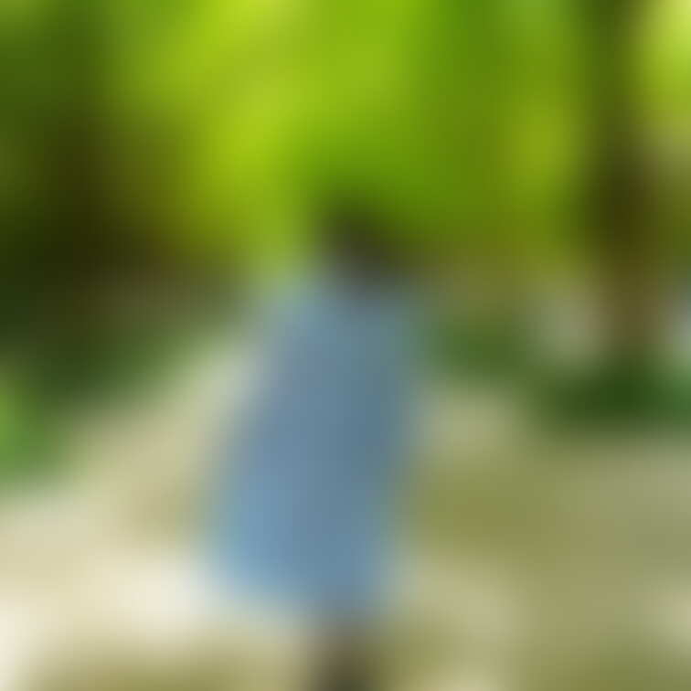 先日もころんにプチ露出させてきました。
場所は公園。
しかもGW中なので人がたくさん。
楽しそうに遊ん