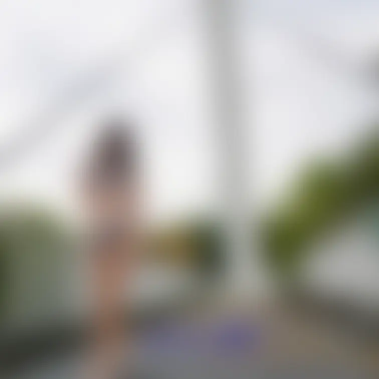 首輪を着けたランジェリー姿の熟女は好きですか？