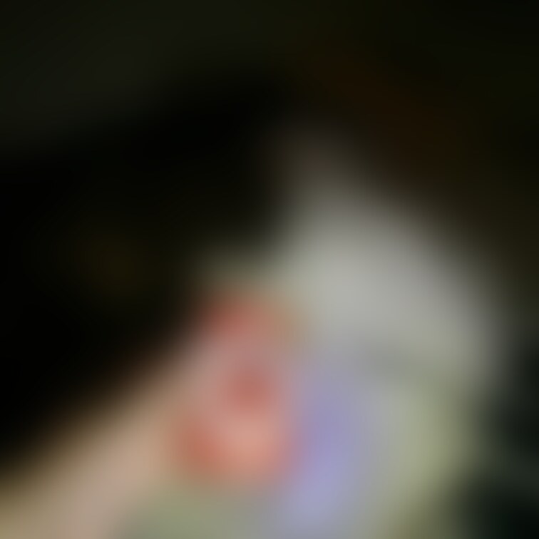 次の動画はお○○○を飲んで寝てしまったちかに
いたずらする動画です☺️ちかは
寝たら本当に起きないので楽しくいたずら