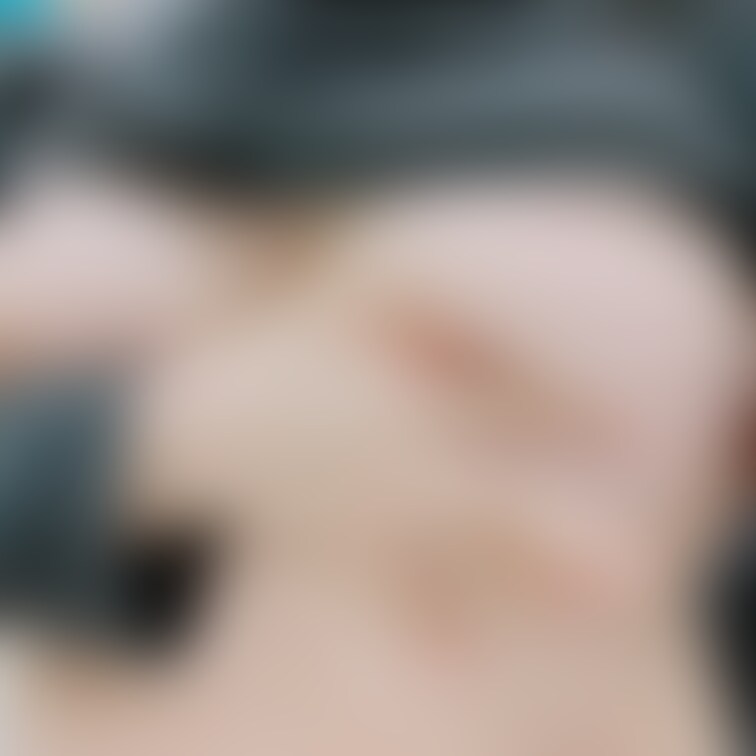 むにってしてる
