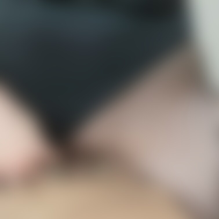 挿入っちゃった✨おちんぽが挿入るようにアソコの部分だけ、ハサミで網タイツ切ってもらった🥺デカすぎてフェラだとキツイけど、