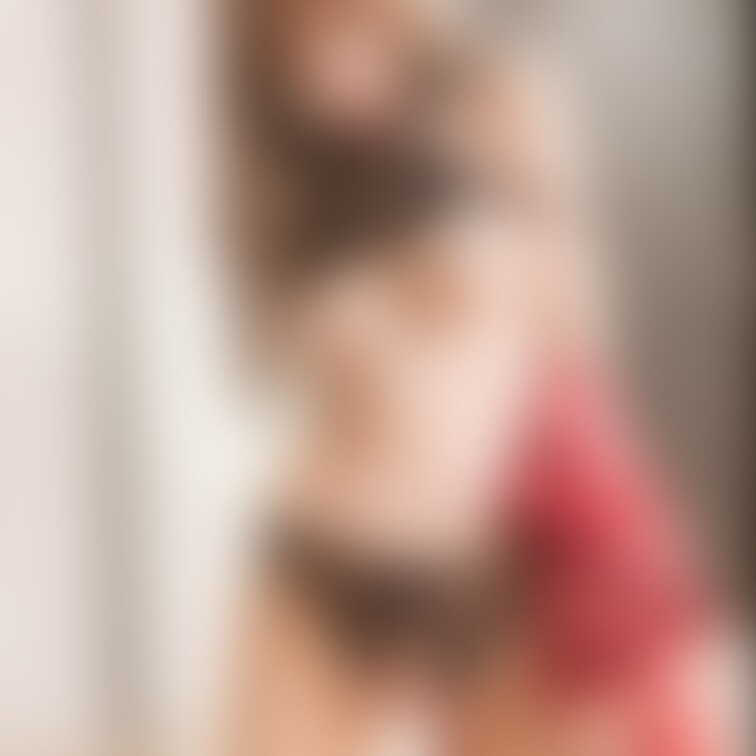 奥さんに着エロ風の写真を撮らせてもらいました😍
このオマタを後ろから指で隠してるのが最高にエロいですね😍
気に入った