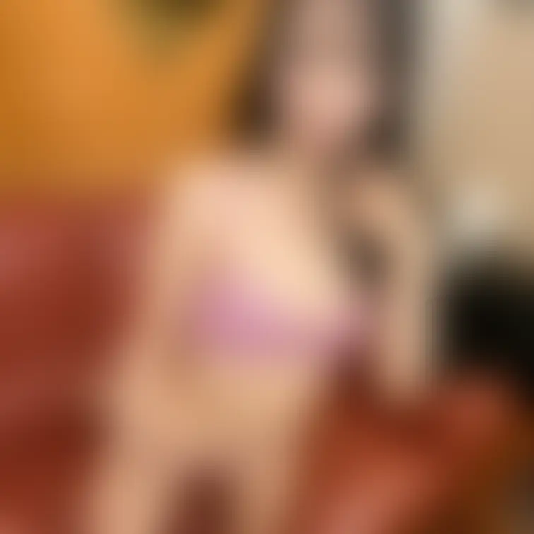 見ての通りのS級激カワ女子です。Dカップのスレンダーボディがそそられます。
今まで咥えてきたチ〇ポはなんと1万本以上。