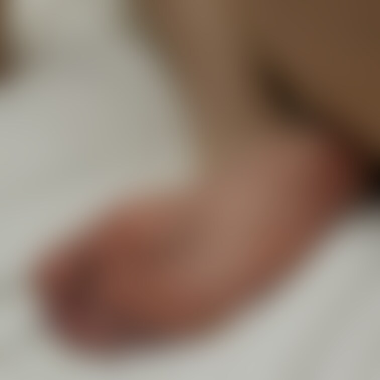 34歳淑女系風俗嬢の足裏第1弾です。大人しい素朴な感じの女性でしたが、恥ずかしがりながらも足裏は撮らせてくれましたw