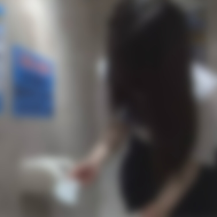 チビ中３：女子便中継カラオケからおしっこ姿を全世界公開

本日公開致しました、「THEマンズリ7「中3:身長149ｃ