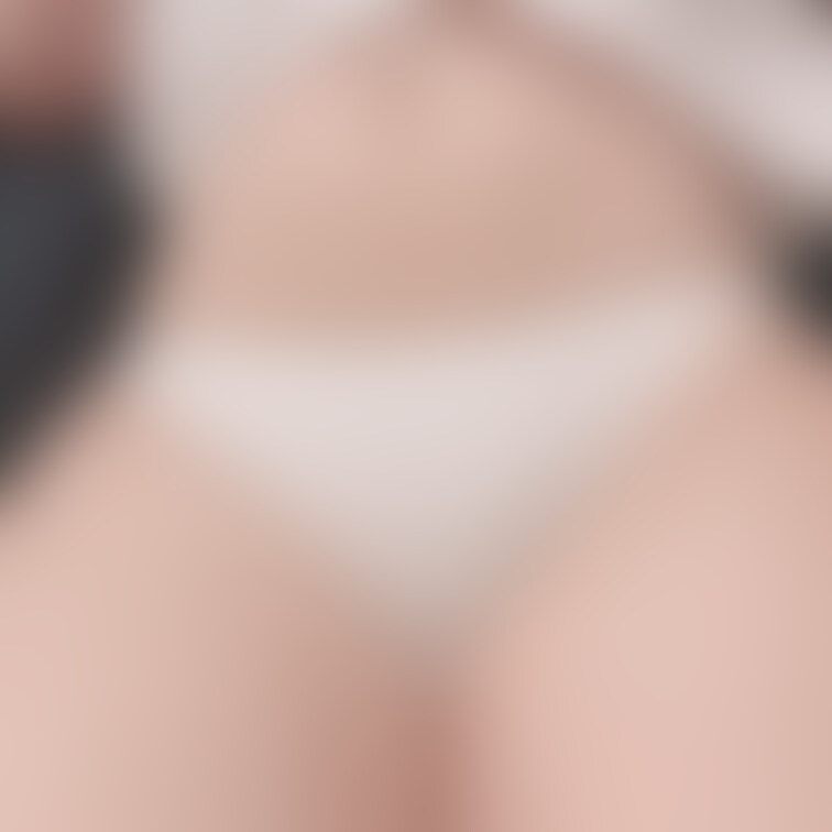 パジャマ....脱ぎました♡
パンチラッというかパンツ丸見えですね

むっっちむむっっち太もも！！
画像サイズ大