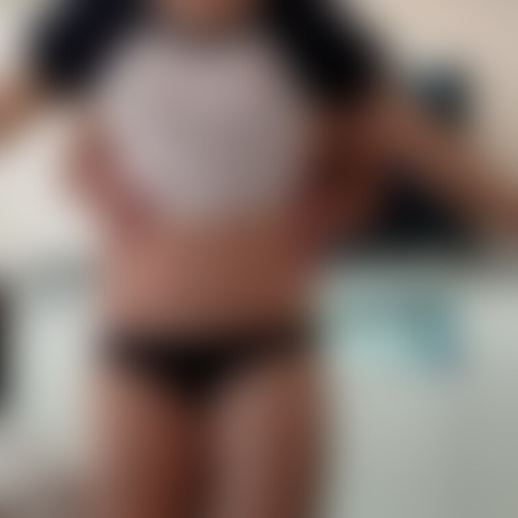 彼氏持ち、新入女子社員とのラブホデート♪
夏も近いので、少し涼しい格好のコスプレさせてみました。
はしゃいで