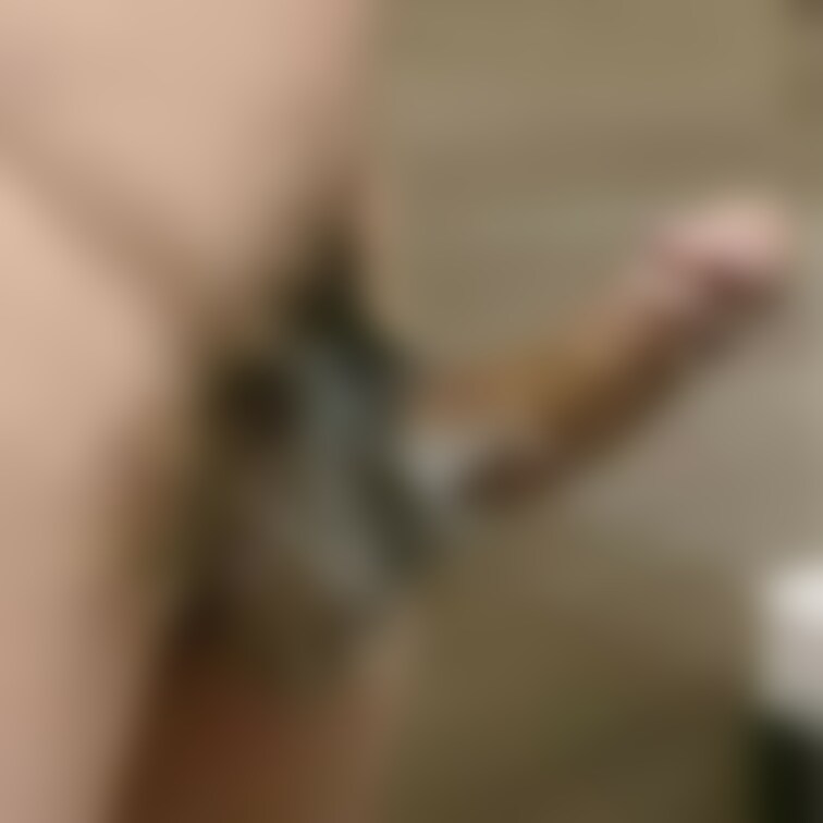 一緒にシャワーを浴びるときに元気なのを見ると嬉しくなります。硬いのを触っているだけで濡れてきてしまいます。あまりにも洗う