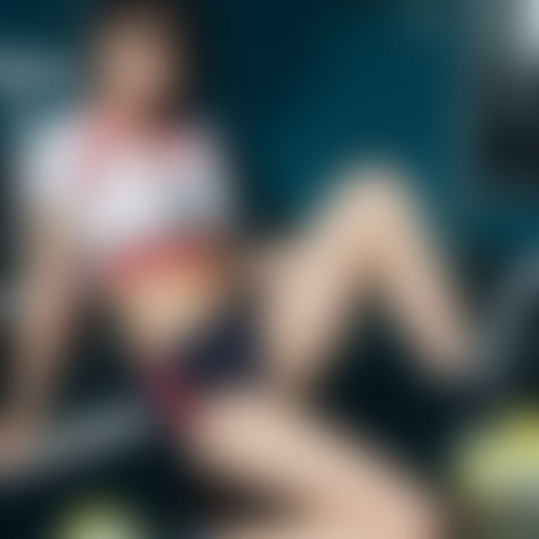これまでは立ち姿が多かったんですが、 今回は頑張って違うポーズにトライしてみました。 思ったより失敗が多くて、ホラーのよ