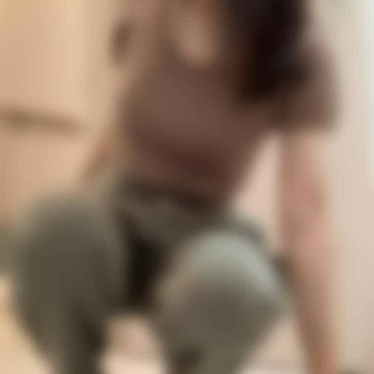 ノーパンパンスト、みんなは褒めてくれるけど、本当は丸見えで恥ずかしい…