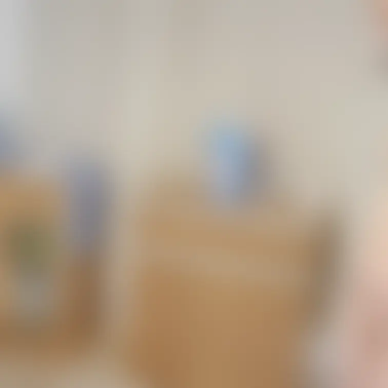 りりの全裸パーティー兼公開撮影。今回大好評だった男性による全裸一人ツイスター。りりが命令して恥ずかしいポーズにさせます。