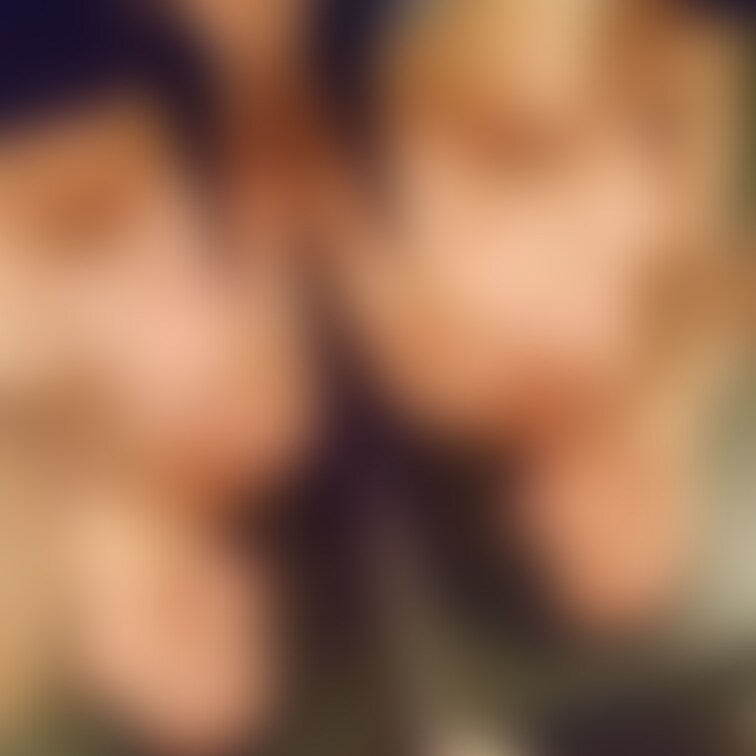 踏み活×足舐め

全体重で乗っかられて、踏みつけられながら足舐めさせられて悶え苦しむマゾの姿…大好物❤️
