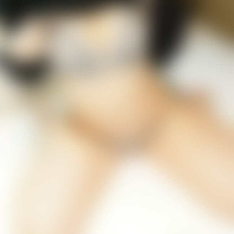可愛い下着を着けたよ🤍
お尻も綺麗に撮れてるかな❤
えーおっぱいもみたいの?いいよ💓
ブラ取ってるから