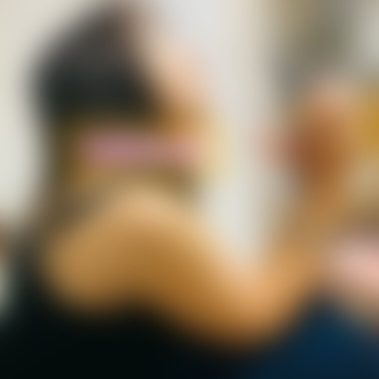 妻の帰宅してジャケット脱いだシリーズ。
熟女体型だけどどうでしょうか？


今回から文字加工のみ入れていきます。