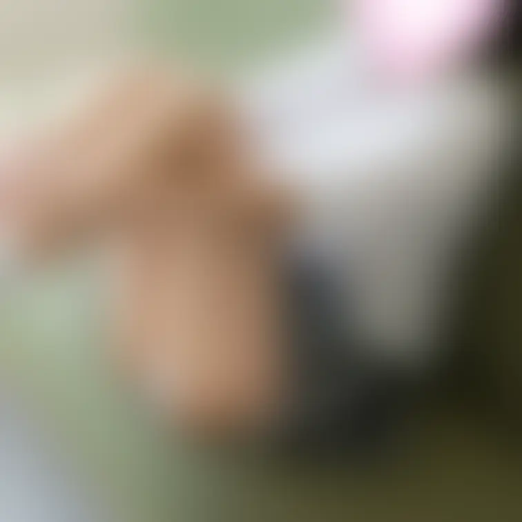 MyFansのえちえちプラン加入者限定で8/8(金)19時に恥ずかしいけど
制服姿のままベッドの上で大きな電マを使って