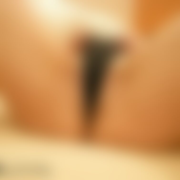 のんびりといつものラブホでお泊まり🥰
アイマスクをつけてベッドの上でゴロゴロしていたのにいつの間にかパンツを食い込ませ