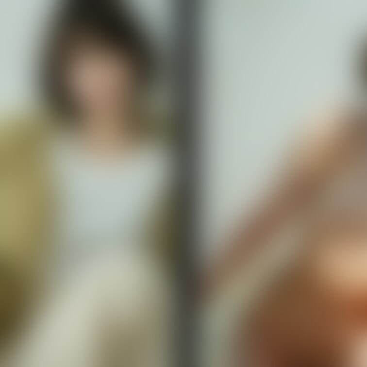 着衣と脱衣を並べた画像です。画像№951