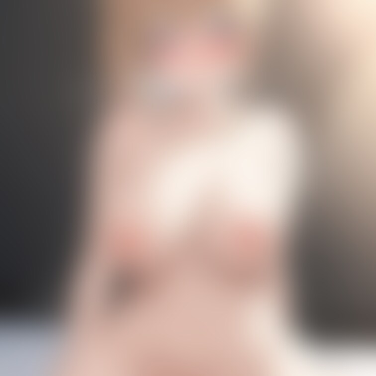 サイドポニーテールのエッチ画像です。