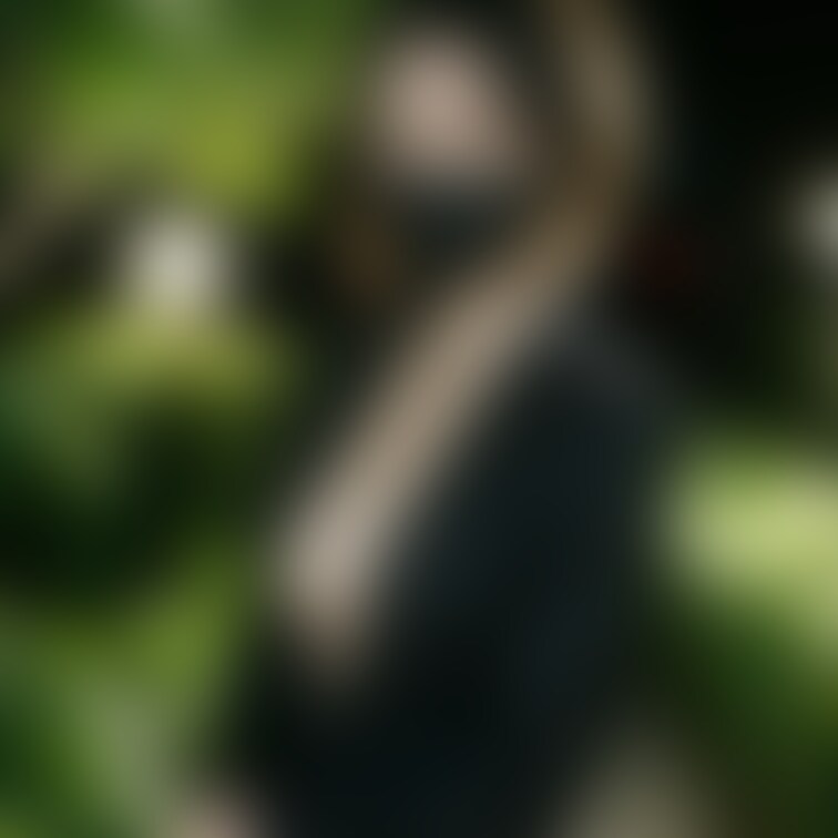 仕事終わりの深夜に一人で公園を徘徊して露出しています。 とても好きなプレイになりつつありますが、さすがにそろそろ誰かに見