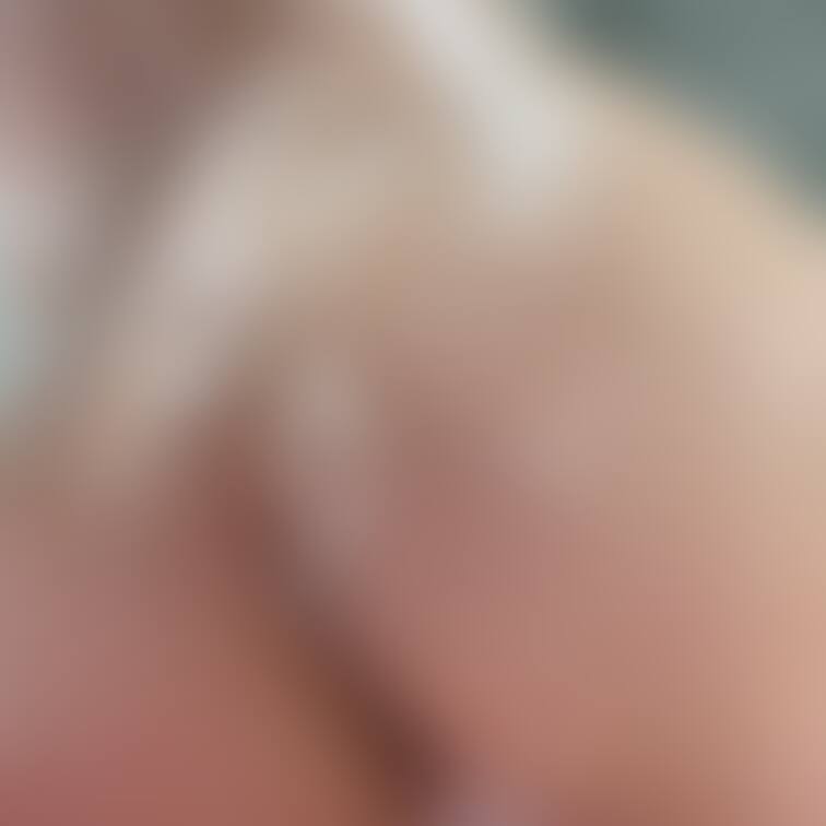 おしり、でーーーん！！

ちょっとだけ写ったお顔が怖いね😱

昔よりこのポーズするの難しくなった気がするんだけど