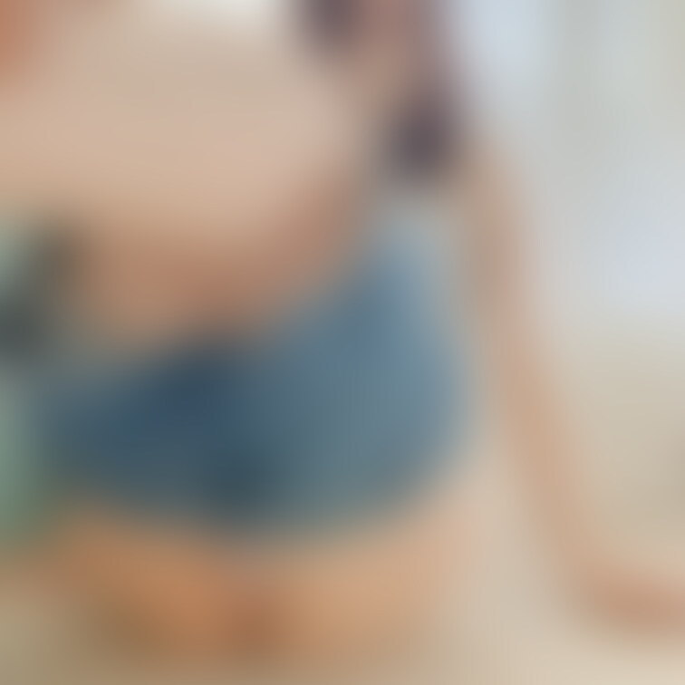 よいしょ☺️✨

足持ち上げてみたよ💕

いろんなポーズ試してるけど、
みんなどんなポーズが好き？🤔