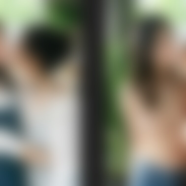 着衣と脱衣を並べた画像です。画像№1076