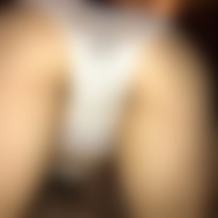 「おしっこ我慢が好き」
という方とマッチしたのでお会いしてきました。

40代人妻さんです。
お家に自分しかいな