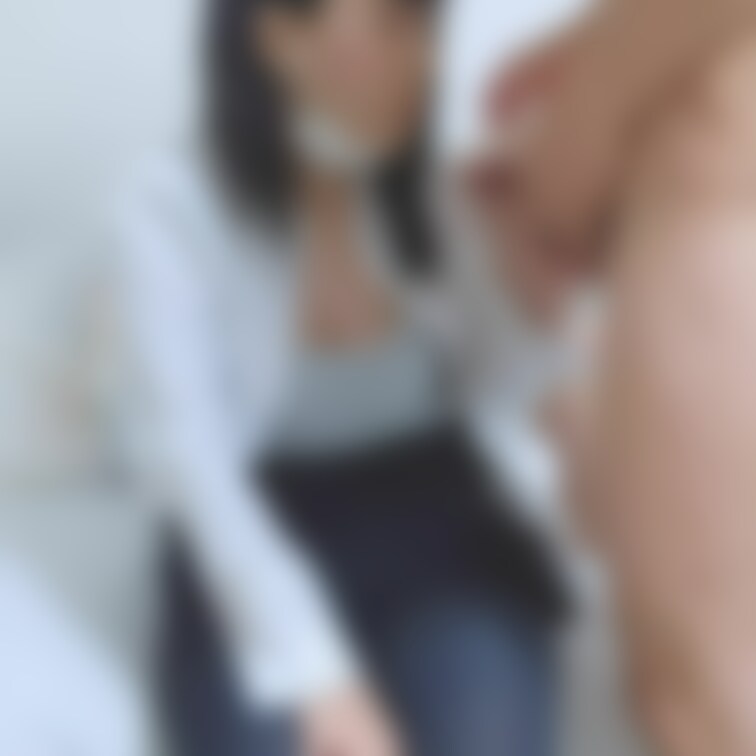 リクエストのあった下着姿でのアングルで撮ってみました。
上だけで申し訳ないですが…💦
音がいいですよね！興奮する！！