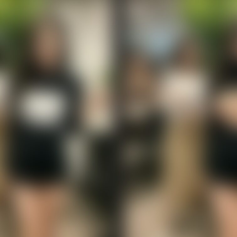 着衣と脱衣を並べた画像です。画像№976