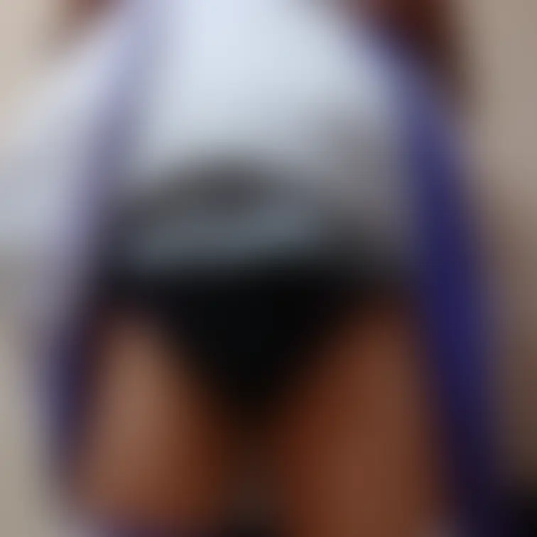 トレセン学園制服(男の娘)の
下着チラ見せ。