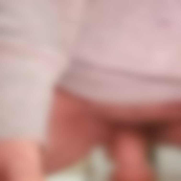 ディルドプレゼントしたら早速騎乗位で楽しんでくれました。
声も可愛いしエロい！！